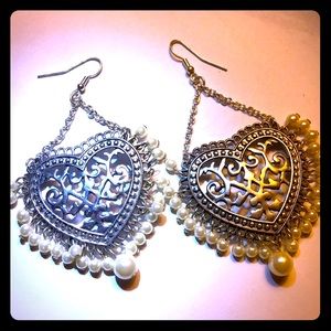 FINAL PRICE UNLESS BUNDLED. Boho heart silver tone metal/chain costume pearl
